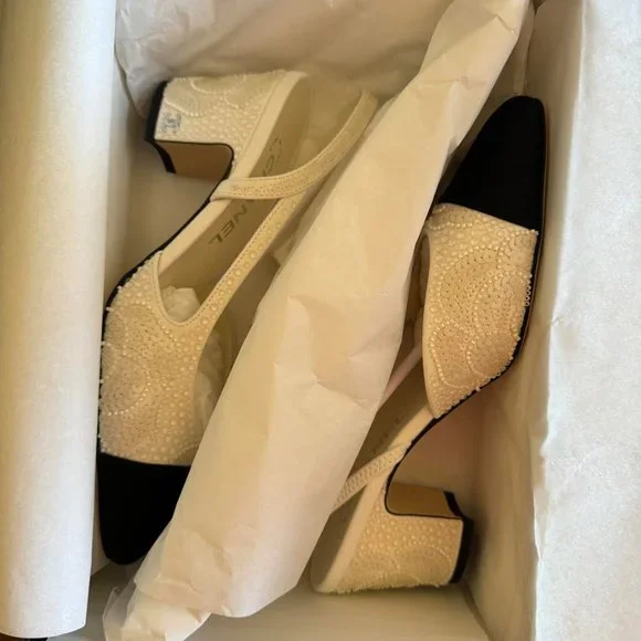 BNWT Rare Chanel White Beaded Pearl Strass Slingback Heels 38 - Picture 6 of 7